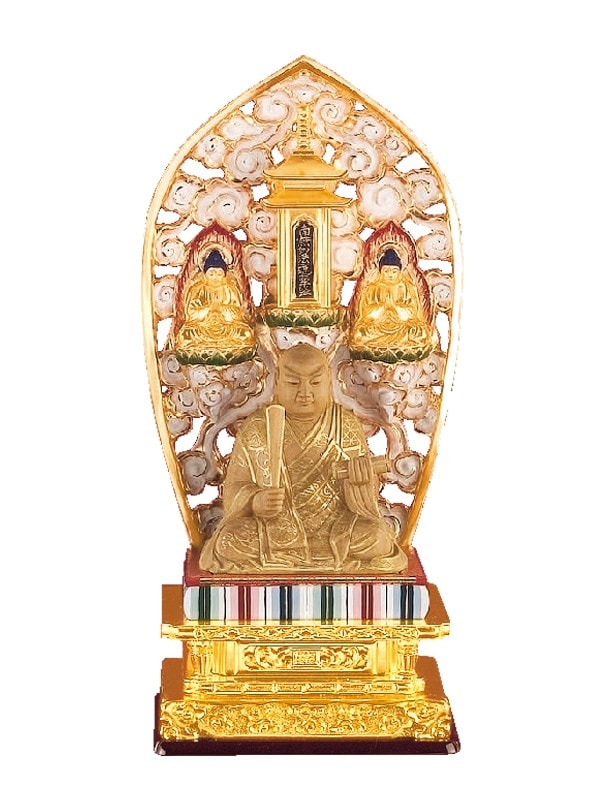 【フォロー割・新品】 三宝尊　金泥　紅檀　上彫り　総高さ約26cm　日蓮宗 翔） 白檀 上彫日蓮 箔押三宝尊付台座 監修書付｜モダン仏壇、現代的な