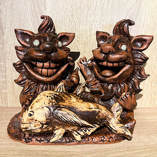 シーサーとGTがであった〜。：メス(ニッコリ)オス(ウインク)サムズ