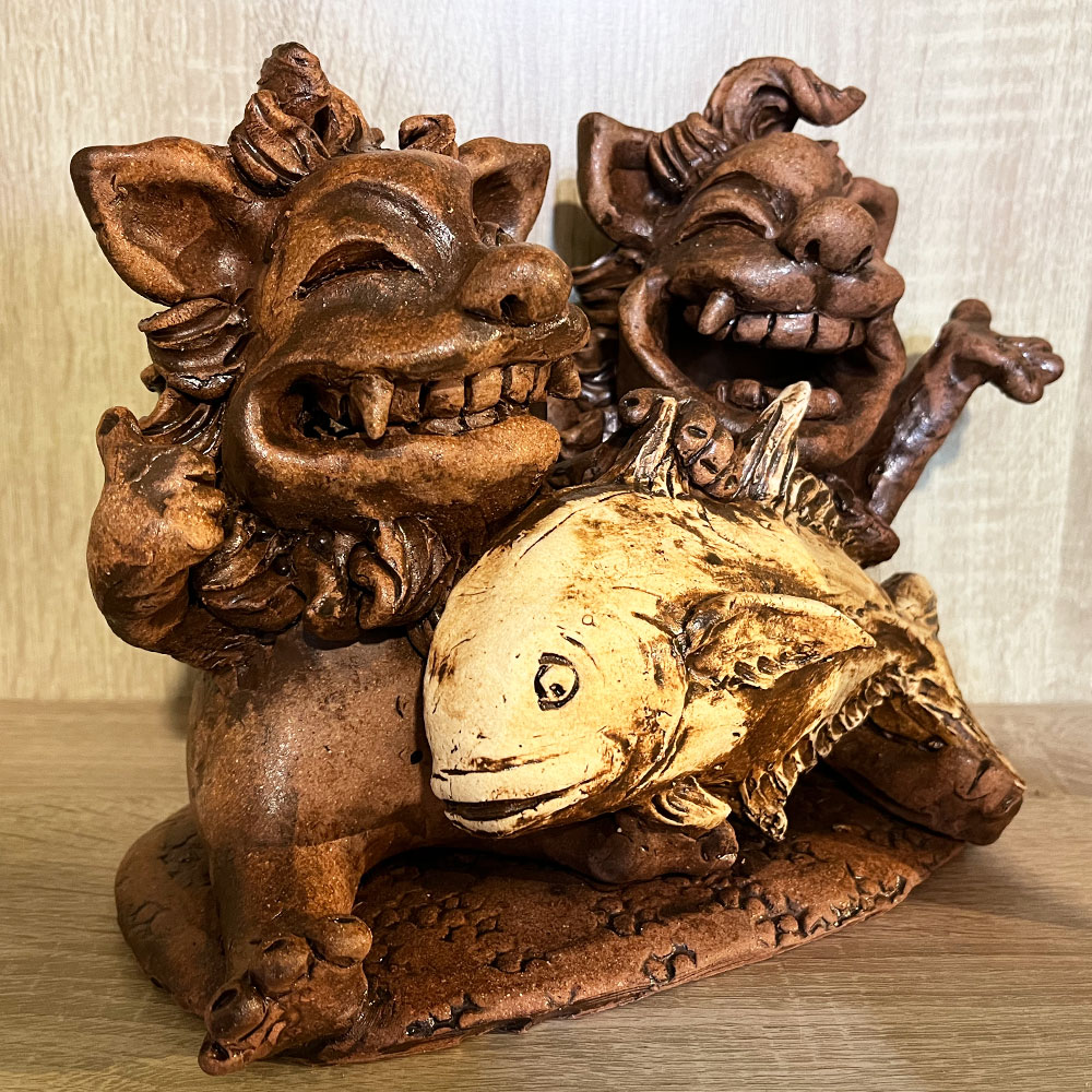 シーサーとGTがであった～。：メス(ウインク)オス(ニコニコ)サムズ