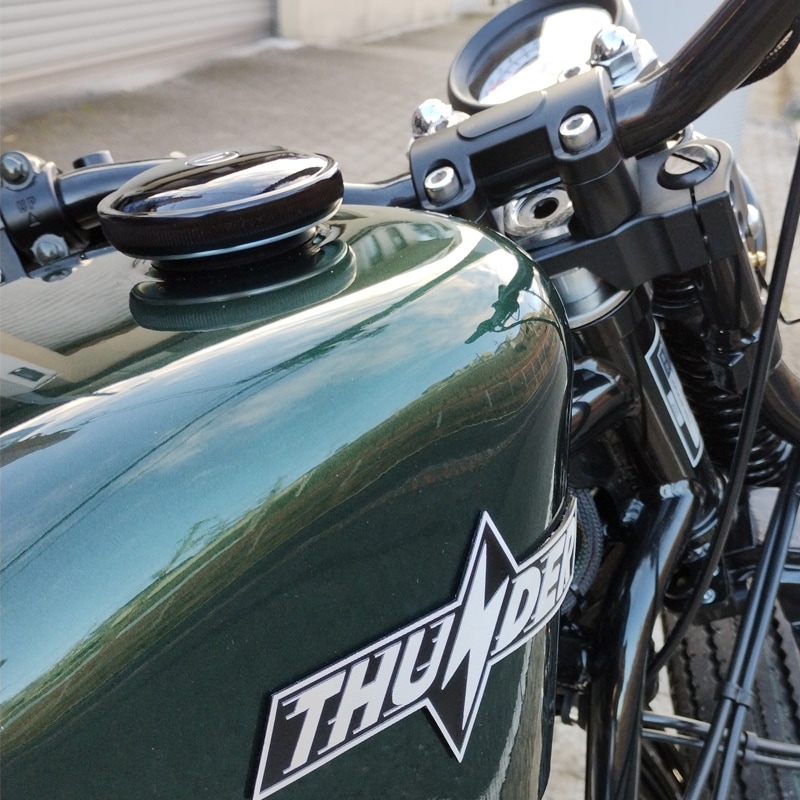 ガスキャップ ブラック キー付スクリュータイプ ｜社外品 THUNDER