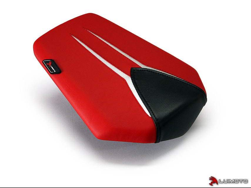 LUIMOTO ルイモト リアシートカバー カラー：CFパール／レッド F4 MV