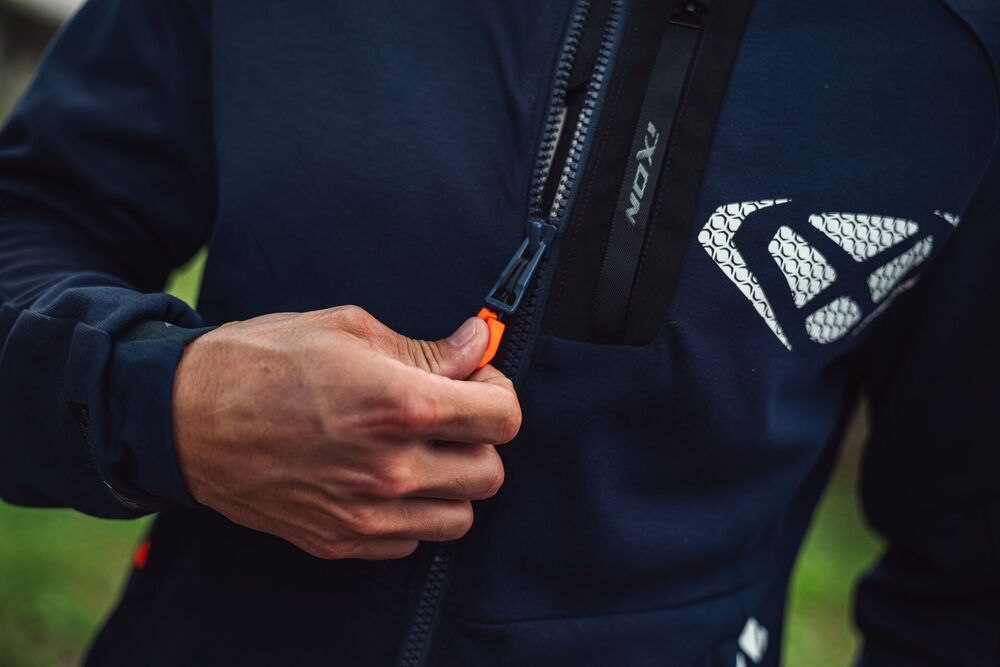 IXON（イクソン）M-TOUCHSPORT A ジャケット (BLACK/WHITE/BRIGHT RED