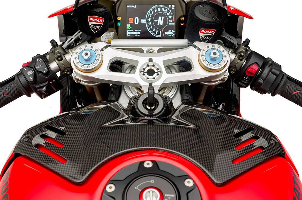 FULLSIX (フルシックス) ドライカーボン製 キーロックカバー DUCATI