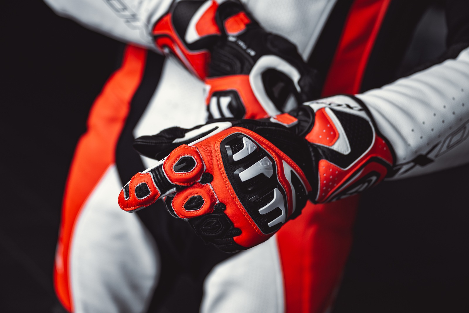 IXON（イクソン）VORTEX GL レーシンググローブ(BLACK/WHITE