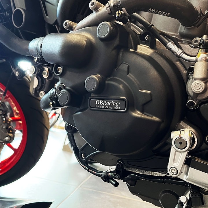 GBRacing��FIM��ǧ�����󥸥󥫥С�(2�����С� ) DUCATI MULTISTRADA V2 (21-25)