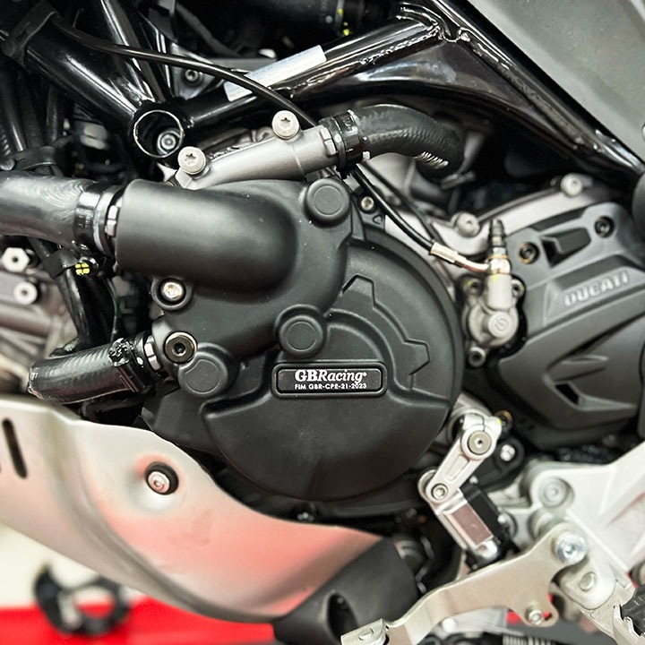 GBRacing��FIM��ǧ�����󥸥󥫥С�(2�����С� ) DUCATI MULTISTRADA V2 (21-25)