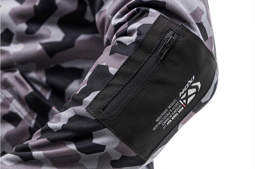 �ڥ�����30��OFF�� IXON�ʥ��������HOODIE AIR A ���㥱�å�  (Black)