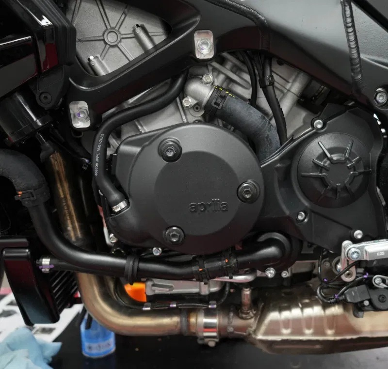 GBRacing FIM��ǧ ���󥸥󥫥С� (�������С� ) APRILIA RSV4/TUONOV4 (25-26) 
