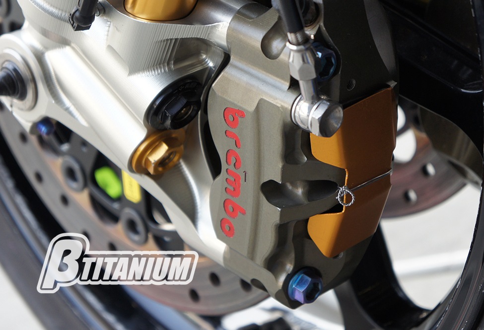 βTITANIUM ベータチタニウム リアキャリパー マウントチタン