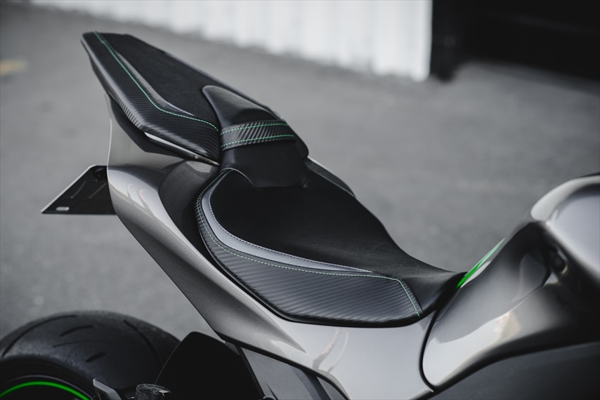 Z1000 専用張り替えシート KAWASAKI Z1000 | バイクシート 張替＆加工 明和内張