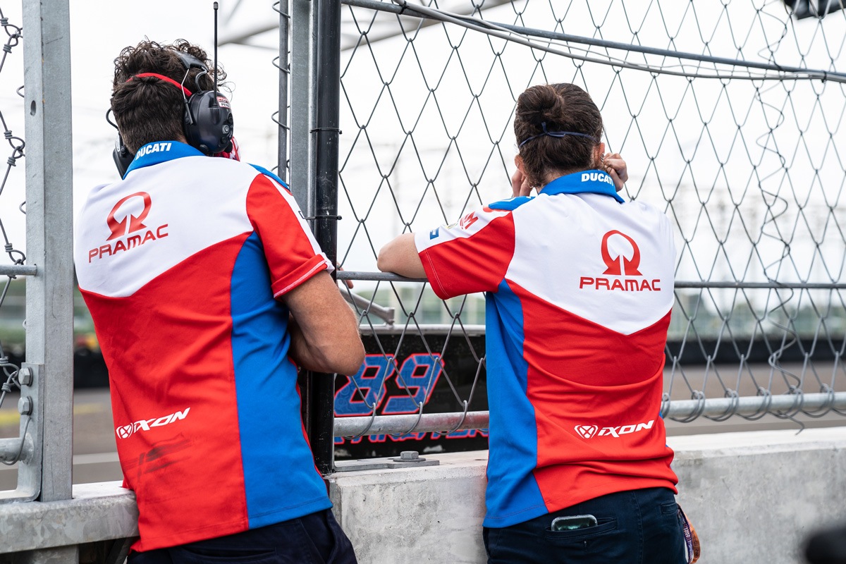 Ixon イクソン Motogpグッズ Pramac Racing チームレプリカスウェット Ixon イクソン アパレル Motosalon Web Shop