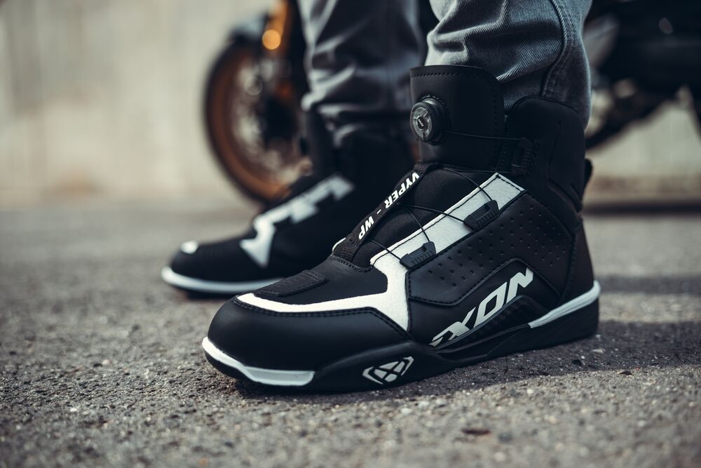 IXON(��������) VYPER WP�ڥ饤�ǥ��󥰥��塼����BLACK/WHITE