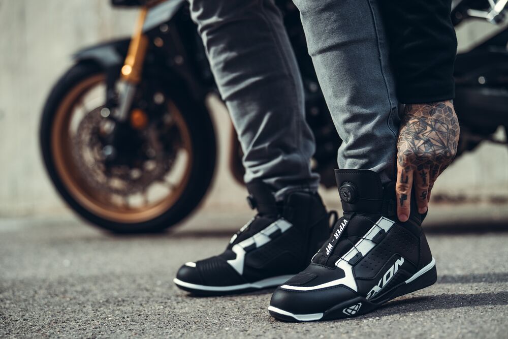 IXON(��������) VYPER WP�ڥ饤�ǥ��󥰥��塼����BLACK/WHITE