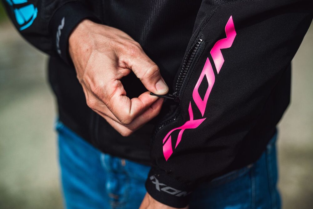 IXON (イクソン) M-PULSION AIR A ジャケット (BLACK/BLUE/PINK