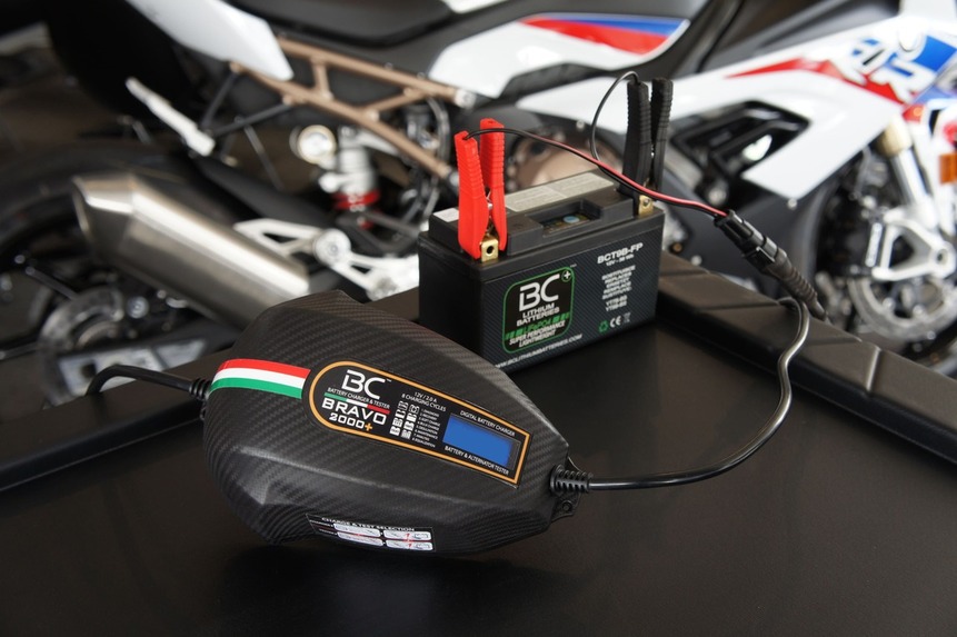 BMW バッテリーチャージャー（鉛・リチウムイオンバッテリー対応