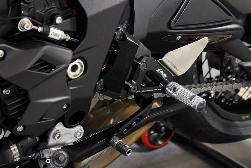 Valter Moto (�Х륿����ȡ˥Хå����ƥåס��졼����MV AGUSTA��DRAGSTER ��18-��