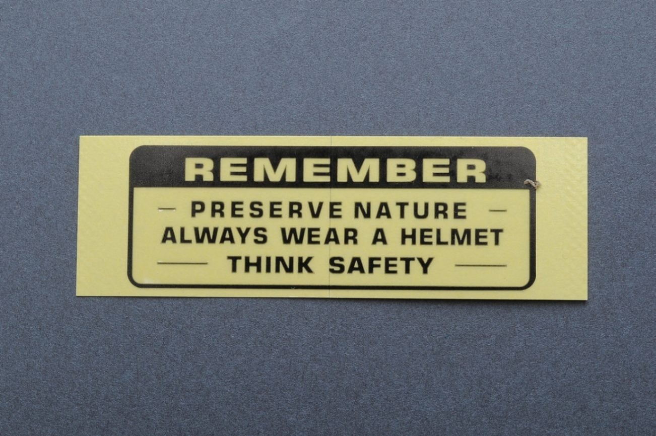 ガソリンタンクコーション　英語版　黒　CB750K