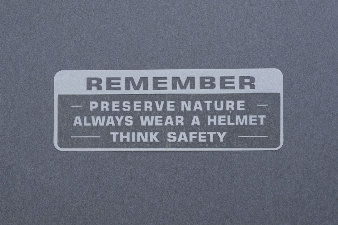 ガソリンタンクコーション　英語版　白　CB750K