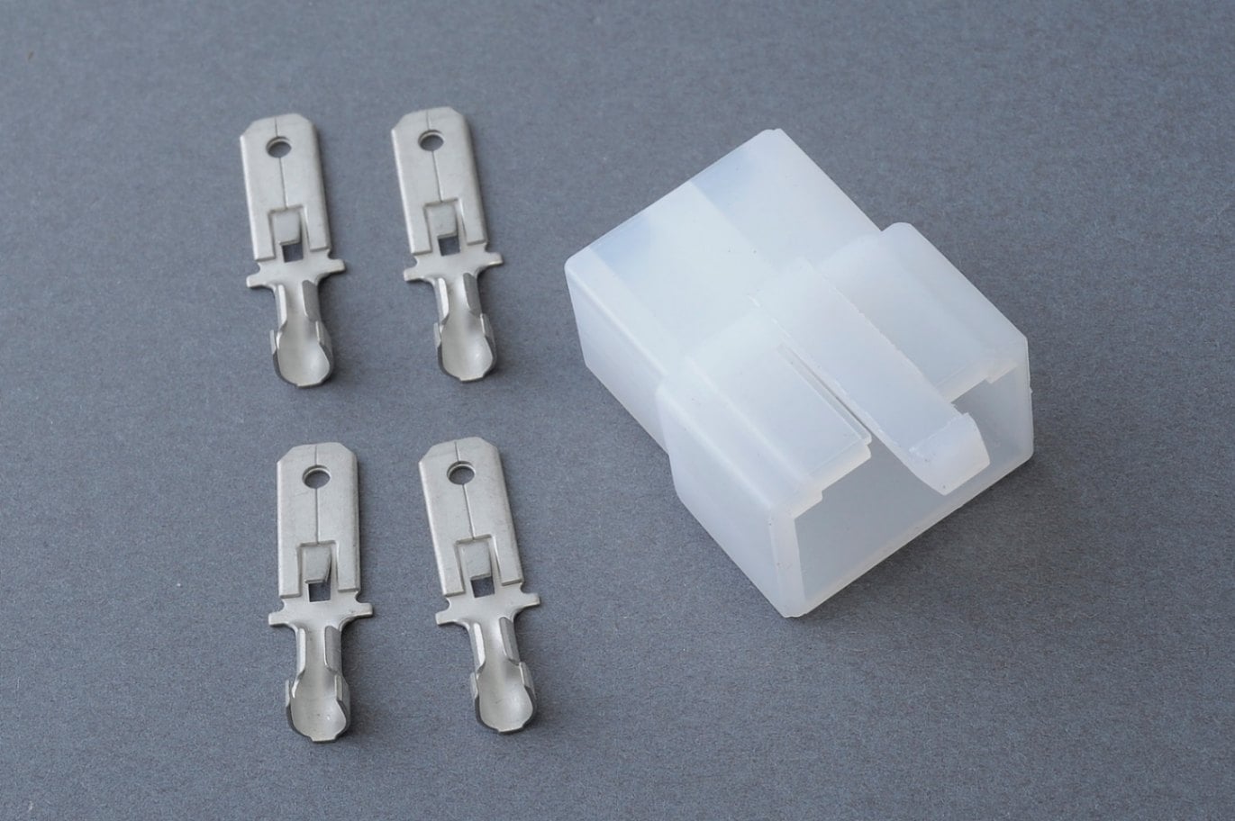 コンビネーションスイッチのカプラ&端子 CB750K4