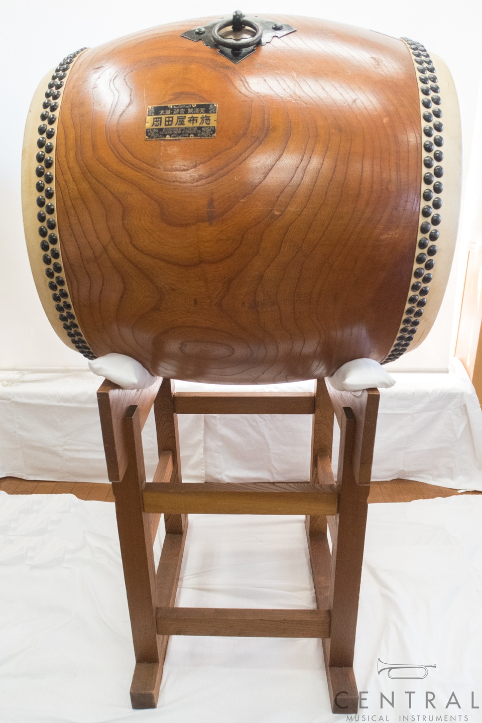 岡田屋布施 太鼓 和太鼓 本欅胴 1尺3寸 折り畳み台付き