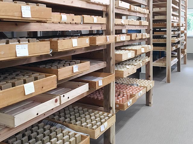 洗顔石けん ニニ バネサヴォン 100g ザクロ 無添加 無農薬 正規品 天然 ナチュラル ノンケミカル 自然 美人肌 Organic 洗顔料  石鹸 nini