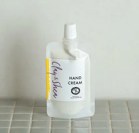 ハンドクリーム Body Clay ねんどのハンドクリーム 50g 正規品 オーガニック 自然 ナチュラル 国内産 シアバター ユズセラミド チアパック容器 ボディクレイ 粘土 保湿 乾燥