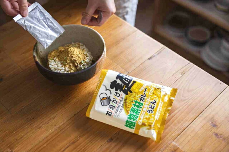 即席うどん 創健社 お湯かけ麺 カレーうどん 正規品 国内産 オーガニック 無農薬 有機  植物素材 動物性原料不使用 インスタントうどん 中太麺
