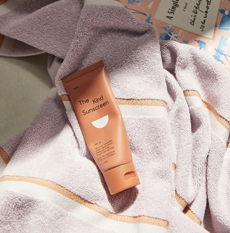 日焼け止め The Kind Sunscreen ザ カインド サンスクリーン 50mL SPF30 正規品 無香料 オーストラリア製 UVケア 紫外線対策 ナチュラルコスメ ノンコメドジェニック 100％天然由来成分 ブロードスペクトル 敏感肌 ノンナノ処方 UVA・UVBカバー