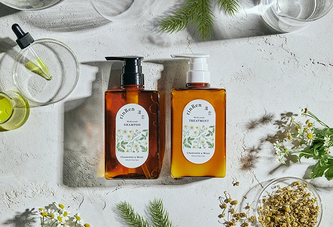 薬用トリートメント 凜恋（リンレン）薬用スカルプケア トリートメント カモミール＆モミ （詰め替え） 300mL 購入金額別特典あり 正規品 ヘアケア 天然 自然 ナチュラル 植物由来成分 ノンシリコン 年齢に応じたケア 頭皮ケア フケ 痒み 血行促進 育毛 rinRen
