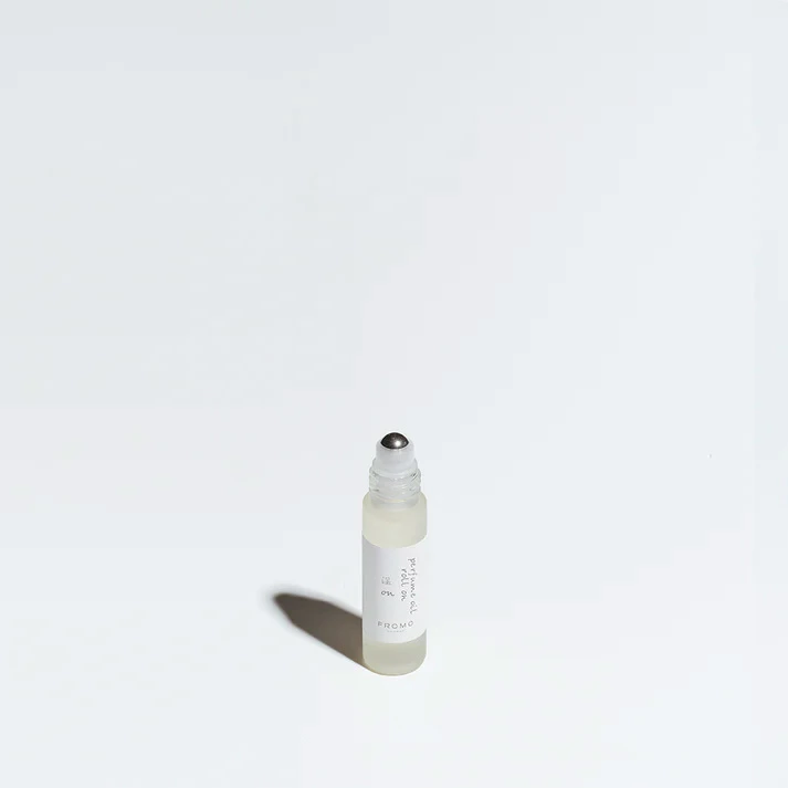 携帯アロマ フローモアロマ パフューム オイル ロールオン 10ml 正規品 無添加 天然 ピュアオイル 保湿オイル 植物 花 葉 果実 木 天然精油 こめかみ 耳の後ろ 塗る ロールオン ストレス 緊張 リラックス FROMO AROMA