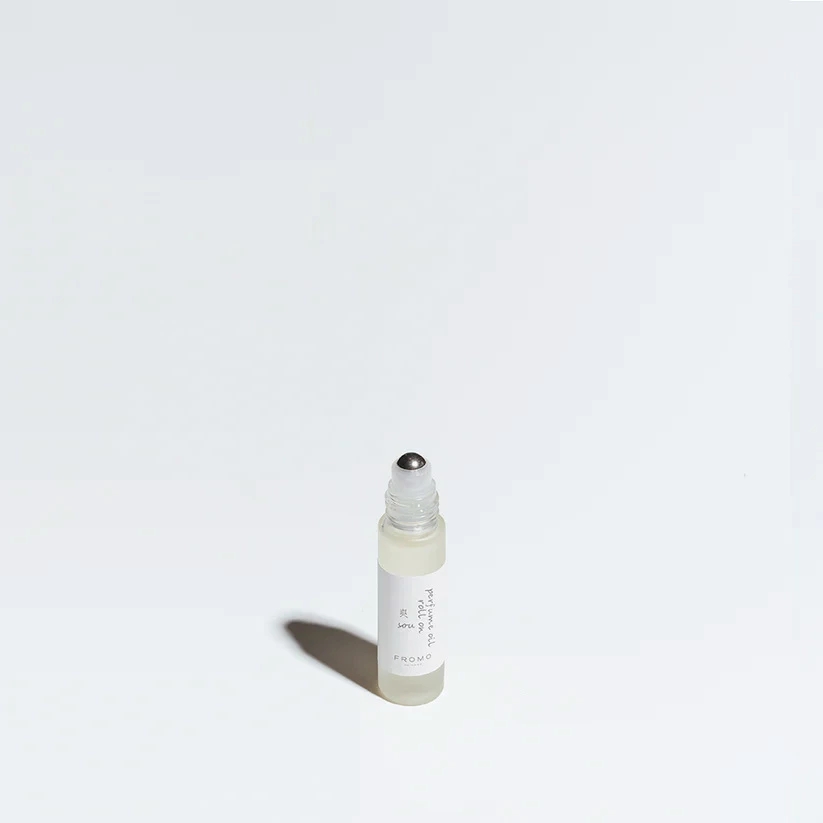 携帯アロマ フローモアロマ パフューム オイル ロールオン 10ml 正規品 無添加 天然 ピュアオイル 保湿オイル 植物 花 葉 果実 木 天然精油 こめかみ 耳の後ろ 塗る ロールオン ストレス 緊張 リラックス FROMO AROMA