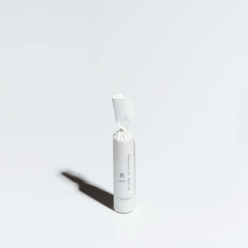 携帯アロマ フローモアロマ パフューム オイル ロールオン 10ml 正規品 無添加 天然 ピュアオイル 保湿オイル 植物 花 葉 果実 木 天然精油 こめかみ 耳の後ろ 塗る ロールオン ストレス 緊張 リラックス FROMO AROMA