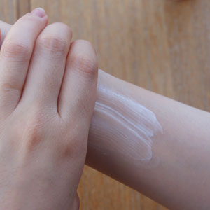 ボディローション 無添加 ママバター ウィズ ボディミルクローション 150g オーガニック ナチュラル ノンケミカル 自然 スキンケア 天然 MAMA BUTTER ボディクリーム  ベビーケア キッズケア マタニティケア ボディミルク ノンフレグランス