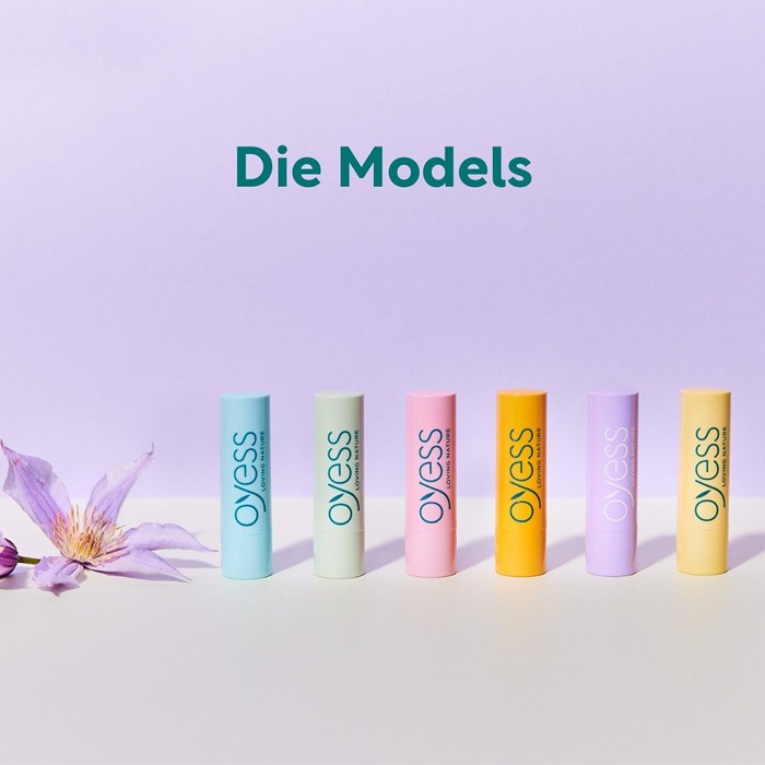 リップクリーム  OYESS（オーイエス） リップクリーム 4.8g オーガニック原料 正規品 ドイツ製 ナチュラルリップクリーム リップケア エコサートCOSMOS認証 クルエルティフリー クライメイトニュートラル認証 ココナッツ アロエ スーパーフルーツ エクストラケア ハニー