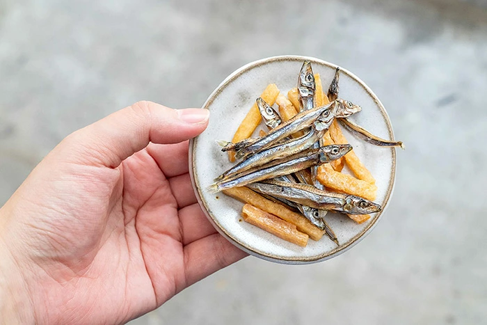 おやつ イワシビル はらぺこキビナゴとかりかりお芋 40g 正規品 きびなご 芋けんぴ さつまいも 魚おやつ おつまみ 国産 素材おやつ 下園薩男商店