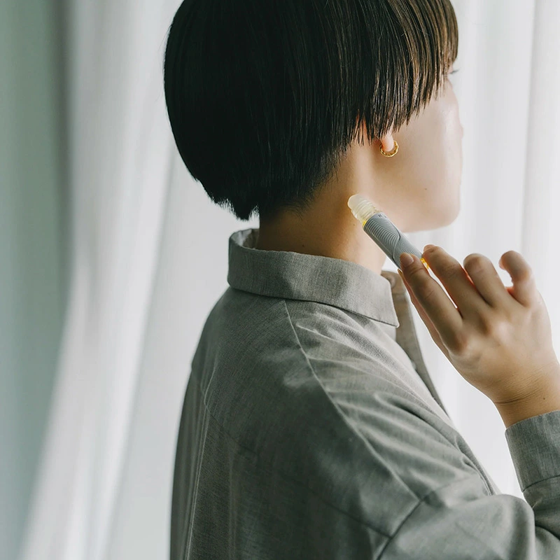 フレグランス HAA ロールオンアロマ 間の香 8ml 正規品 01 02 03 人工香料不使用 天然精油 天然香料 アロマオイル ボディオイル オイル香水 ホホバオイル 米ぬかオイル 持ち運び リラックス リフレッシュ 気分転換 ギフト プレゼント 日本製 ハー