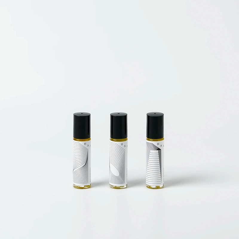 フレグランス HAA ロールオンアロマ 間の香 8ml 正規品 01 02 03 人工香料不使用 天然精油 天然香料 アロマオイル ボディオイル オイル香水 ホホバオイル 米ぬかオイル 持ち運び リラックス リフレッシュ 気分転換 ギフト プレゼント 日本製 ハー