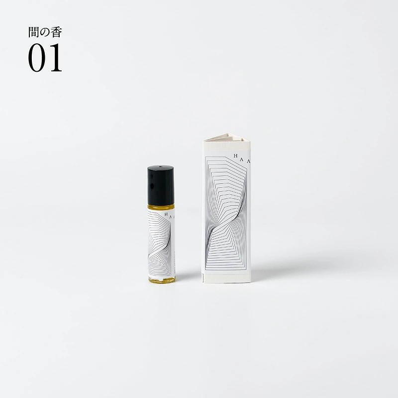 フレグランス HAA ロールオンアロマ 間の香 8ml 正規品 01 02 03 人工香料不使用 天然精油 天然香料 アロマオイル ボディオイル オイル香水 ホホバオイル 米ぬかオイル 持ち運び リラックス リフレッシュ 気分転換 ギフト プレゼント 日本製 ハー