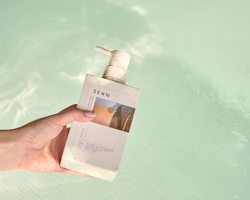 オールインワンシャンプー SENN セン アロマリトリート スカルプトリートメントシャンプー 400g 実 木陰 正規品 天然 ナチュラル ノンシリコン 1本で8役 トリートメント不要 スカルプケア ヘアケア アロマ香る リラックス 人工香料不使用 天然精油