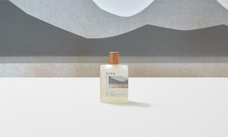 ヘアオイル SENN セン アロマリトリート  二層式ヘアオイル 45mL 実 畔 正規品 天然 ナチュラル ノンシリコン ヘアケア アロマ香る リラックス べたつかない うるおい補給 ダメージ補修 γ-ドコサラクトン 人工香料不使用 天然精油