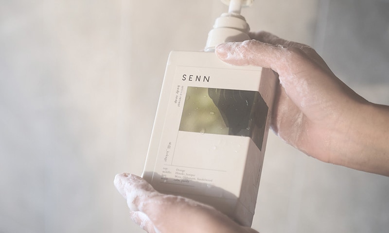 ボディソープ SENN セン アロマリトリート ボディーソープ 400mL 実 木陰 正規品 天然 ナチュラル ノンシリコン ボディケア アロマ香る リラックス うるおい補給 美容成分 人工香料不使用 天然精油 ジェルタイプ 肌土台を整える