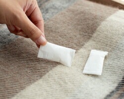 防虫剤 無添加 KUSU HANDMADE クスハンドメイド カンフルパウダー2.5ｇ 16袋入り 正規品 オーガニック 防虫 虫よけ 衣類の防虫 カンフル クスノキ 楠 天然 ナチュラル