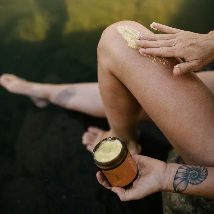 ボディスクラブ アーブアポセカリー シュガースクラブ（グァバの香り） 297g オーガニック 無添加 正規品 ボディケア 紫外線ダメージケア ムルムルバター グアバ種子油 シアバター ヘリクリサム 天然 ナチュラル ノンケミカル 自然 URB APOTHECARY