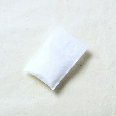 防虫剤 無添加 KUSU HANDMADE クスハンドメイド 天然カンフル防虫剤（天然樟脳） 4.5g 24袋入 正規品 オーガニック 日用品 生活雑貨 虫よけ 虫よけ芳香剤 クスノキ 楠 カンフル