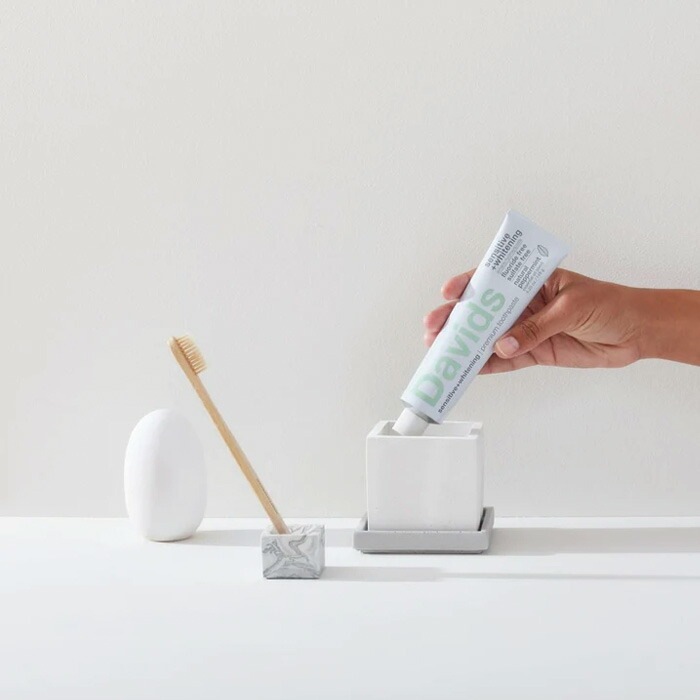 歯磨き粉 無添加 デイヴィッズ ホワイトニングトゥースペースト（センシティブ）113g 正規品 オーガニックナチュラル 天然 歯みがき 塩 天然 ナチュラル ノンケミカル 自然 DAVIDS ナノヒドロキシアパタイト
