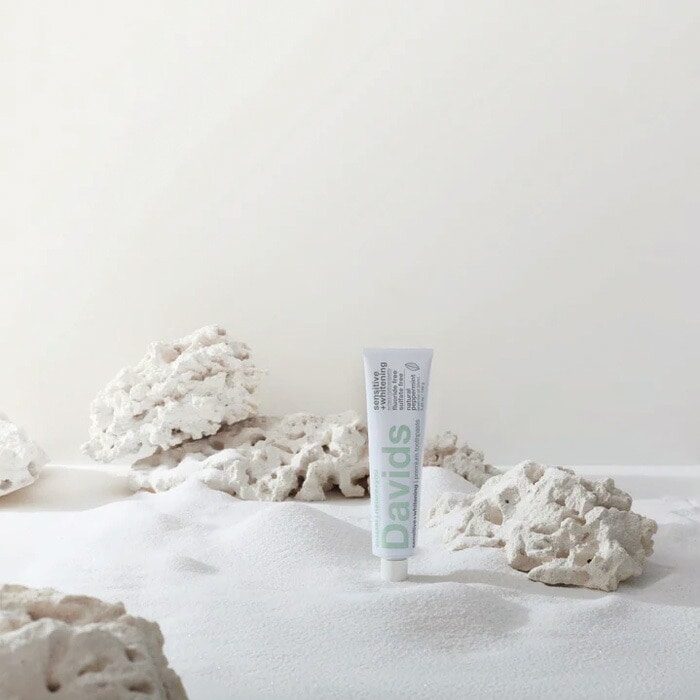 歯磨き粉 無添加 デイヴィッズ ホワイトニングトゥースペースト（センシティブ）113g 正規品 オーガニックナチュラル 天然 歯みがき 塩 天然 ナチュラル ノンケミカル 自然 DAVIDS ナノヒドロキシアパタイト