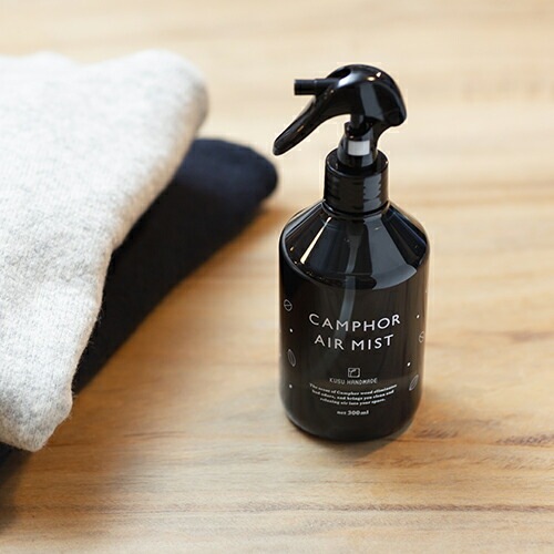 クスハンドメイド 消臭スプレー 無添加 KUSU HANDMADE くすのきエアミスト 300ml 正規品 オーガニック 日用品 虫よけ 衣類の防虫 アロマオイル 芳香剤 除菌 天然 プレゼント ギフト クスハンドメイド