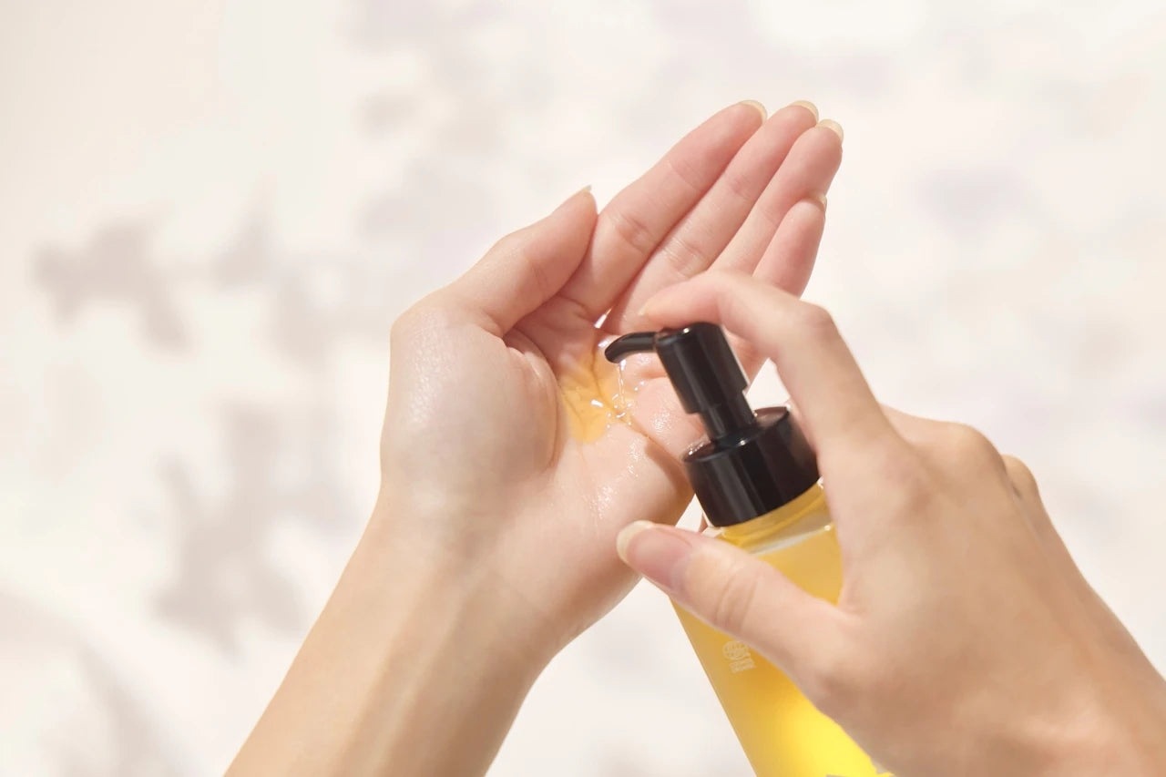 クレンジング Be（ビー） Beクレンジングオイル C 150ｍL 正規品 オーガニック 天然由来100％ メイク落とし 毛穴汚れ うるおい 保湿 敏感肌 有機 オーガニックオイル ツバキオイル ユズオイル オリーブオイル ホホバオイル 発酵エキス 国産