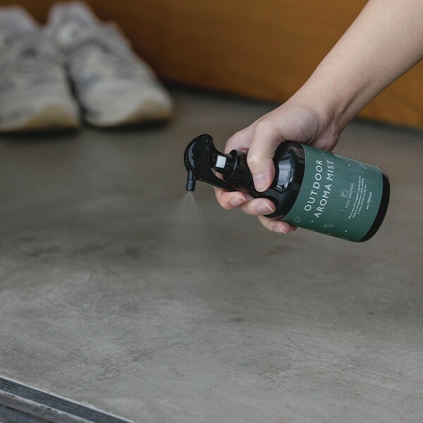 アウトドアスプレー クスハンドメイド くすのき アウトドア アロマミスト（つけかえ用） 300ml 正規品 天然 殺虫剤不使用 カンフル KUSU HANDMADE 虫対策 アロマスプレー 網戸 玄関 衣類 精油 クスノキ ナチュラルアロマ