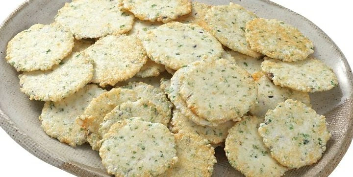 スナック菓子 健康志向菓子のサンコー 小魚せんべいノンフライ 60g 正規品 子どもおやつ ヘルシーおやつ 健康おやつ 無香料 無着色 ノンオイル 揚げていない カルシウム含有 甘じょっぱい